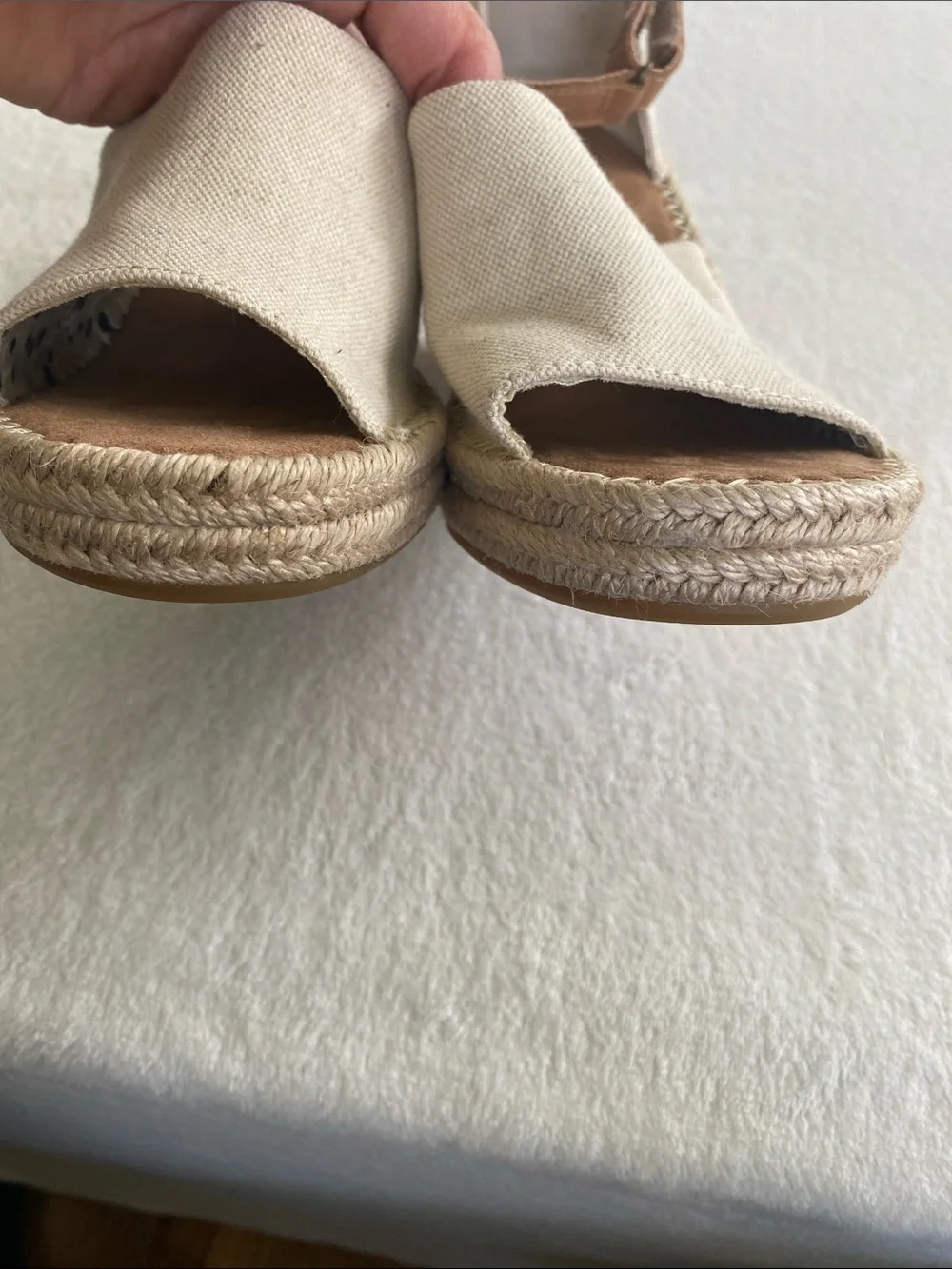 NWOT Toms Canvas Espadrille Wedge Sandals Beige Jute Cord Heels Sz. 9 “Monica”